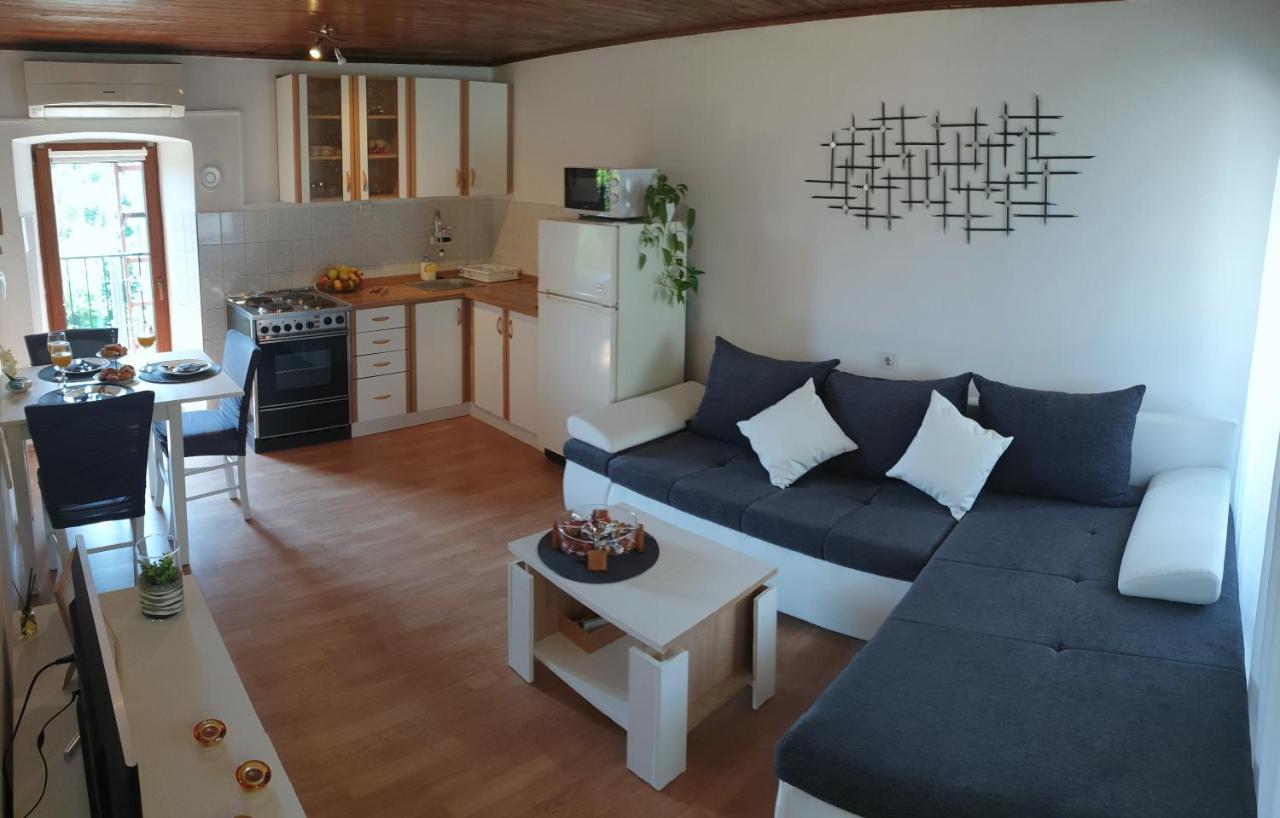 Apartman Lusi Buzdohanj Exterior foto