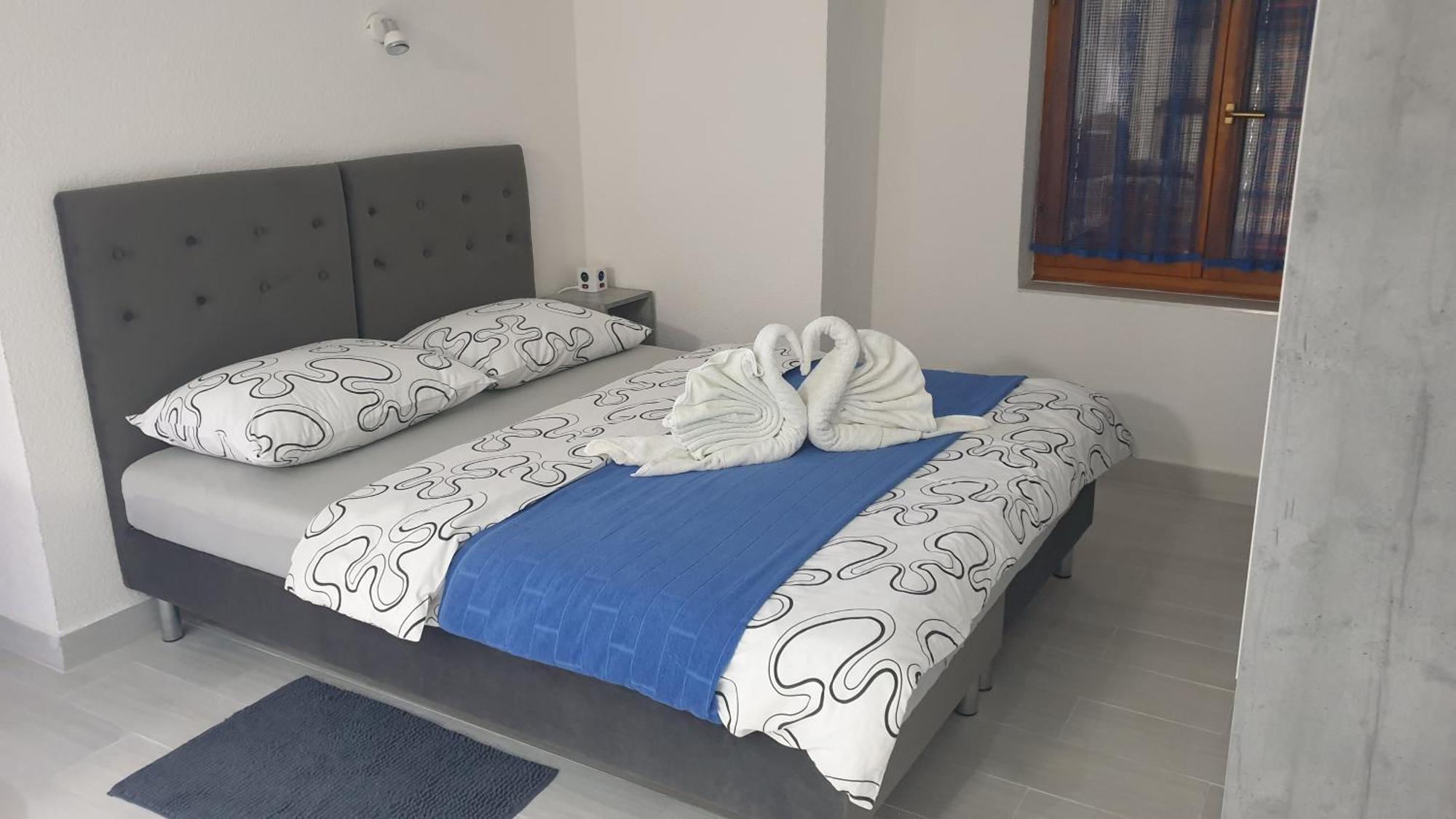 Apartman Lusi Buzdohanj Exterior foto